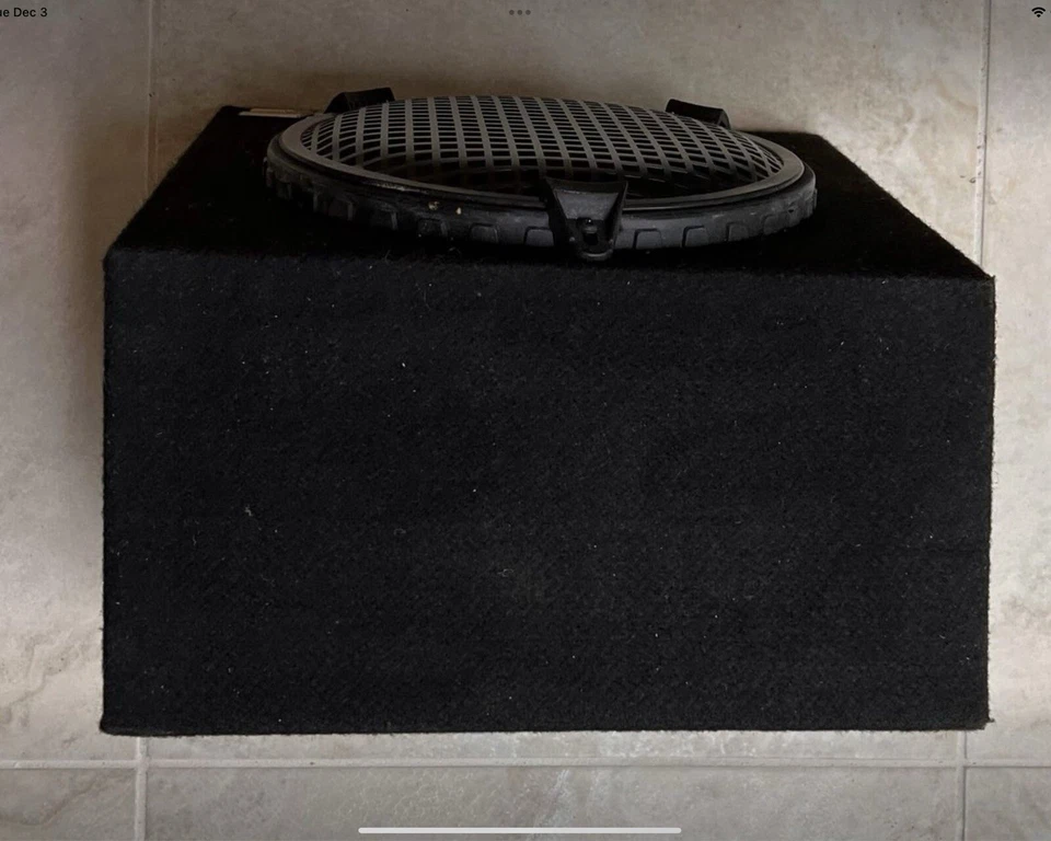 Kicker Comp 10” Subwoofer with Enclosure Box - Image 4 of 4