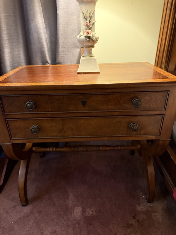 Excellent Condition Ethan Allen Bedroom Suite 