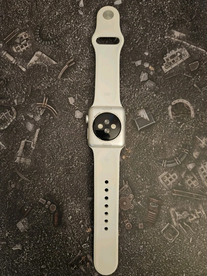 Apple Watch Series 3 - 38mm - GPS - Image 2 of 4