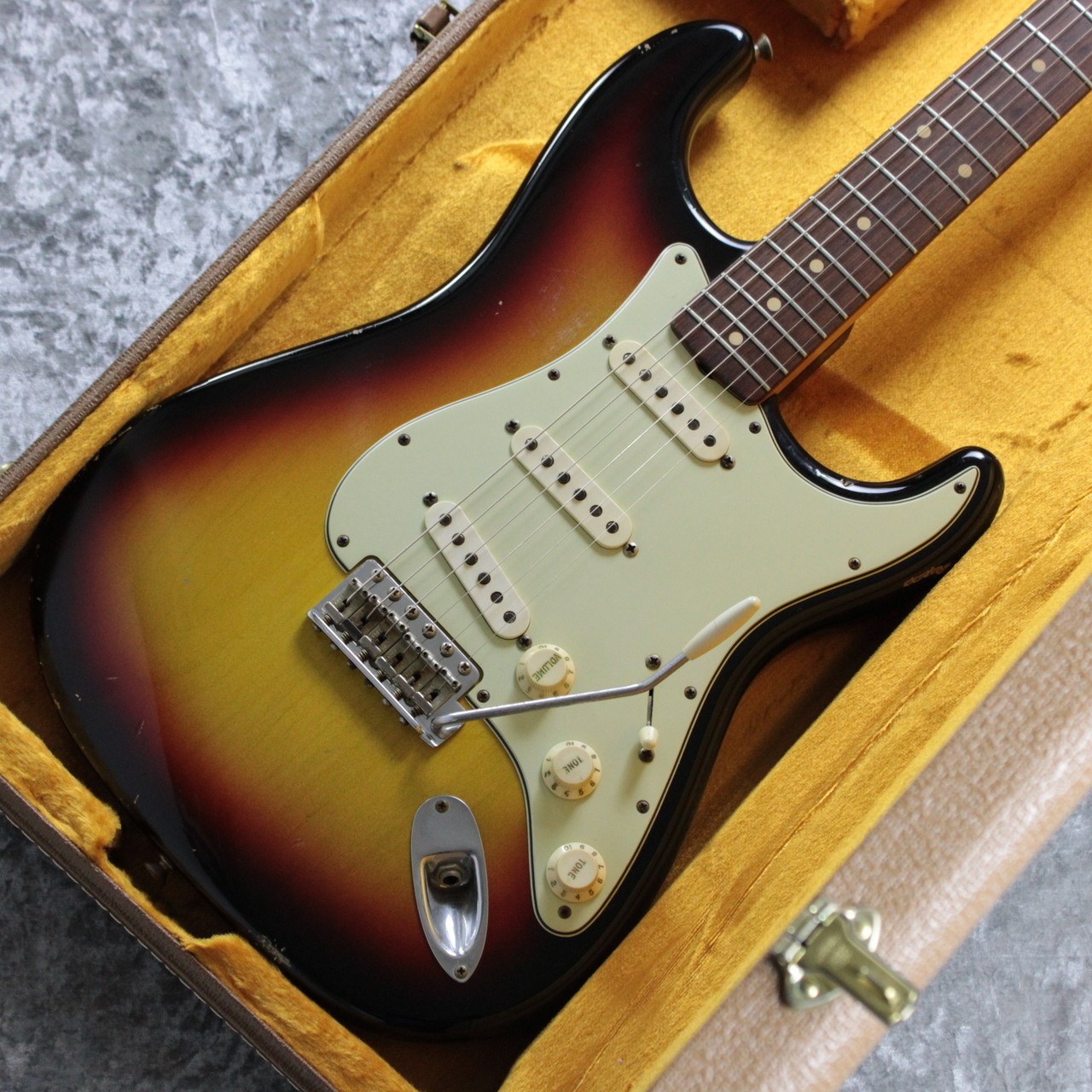 Fender Custom Shop 1960 Stratocaster Relic 3TONE Sunburst Used Electric Guitar