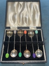 Harlequin cased set of six coffee bean silver spoons, Sheffield 1964, 36g