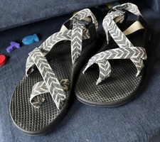 Women’s Chacos Size 7 Z Strap sandals HTF Print Black White