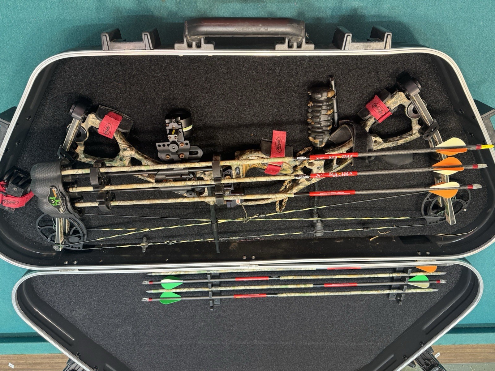 Hoyt Alphamax 32 Compound Bow, 28” Draw Length, 60-70 Lb