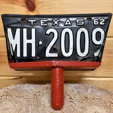 Texas License Plate Vtg Red Painted Wood Handle Dust Pan 1962 MH 2009 Wooden Old