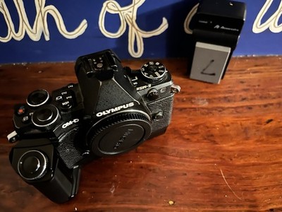 Olympus OM-D E-M5 Mark II 16.1MP For parts Won t Turn Off & Battery Drain