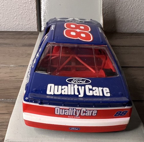 DALE JARRETT NIB #88 FORD CREDIT WINNERS CIRCLE 1997 Stock Car Series 1:24 Scale - Picture 5 of 10