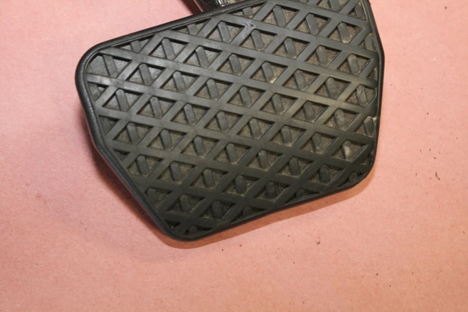 BMW 550I 2006-2007 E60 MONTAJE PEDAL FRENO M7150 Foto 3 de 4