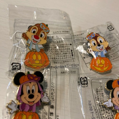 Tokyo Disney Resort Prize Pins Badges Halloween Mickey Minnie Chip & Dale 4 Set - Picture 11 of 12