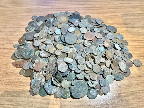 Lot of Roman and byzantine bronze coins. Low grade. One bid (£1), 1 coin - Picture 5 of 9