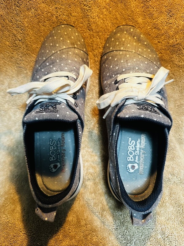 Women's 8.5 Skechers Bob's, Blue & White Polka Dot,  Memory Foam, sn31423