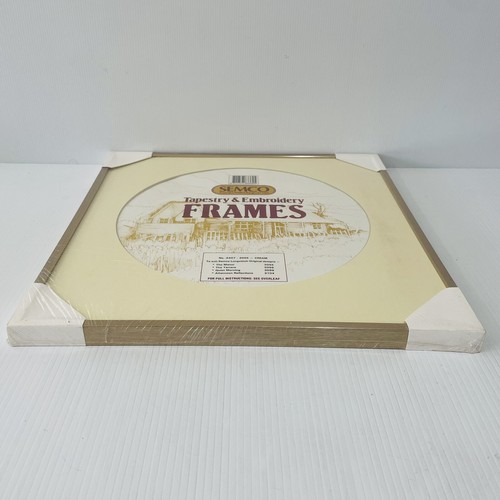 Semco Tapestry & Embroidery Frame 4407-3095 - Gold Metal Trim With Cream Mount - Picture 8 of 9