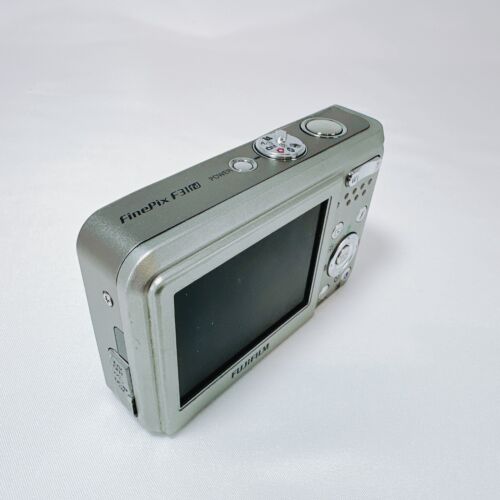 Fujifilm FinePix F31 fd Silver 6.3MP Compact Digital Camera - Picture 4 of 11