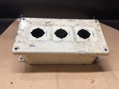 HOFFMAN 3 HOLE PUSHBUTTON ENCLOSURE ED3PB #100F52FML