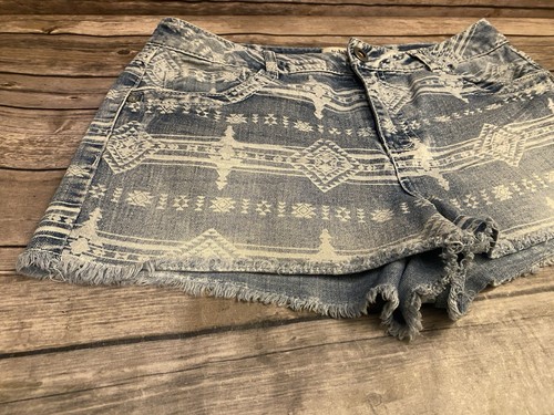 Jolt Juniors Light Blue Denim Distressed Southwestern Shorts Size 11 - Picture 5 of 11