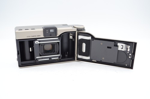 Leica Minilux 35mm Camera with 40mm f/2.4 Summarit Lens, Titanium - Picture 7 of 7