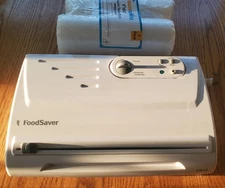 FoodSaver vacuum sealer V825 / Store n Cut / Canister Fresh Saver w/saver rolls