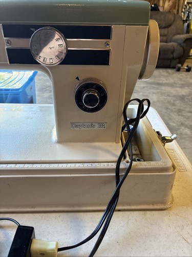 Vintage Dayton’s Sewing Machine Heavy Duty Made In Japan Tested! W/Pedal! - Picture 2 of 14