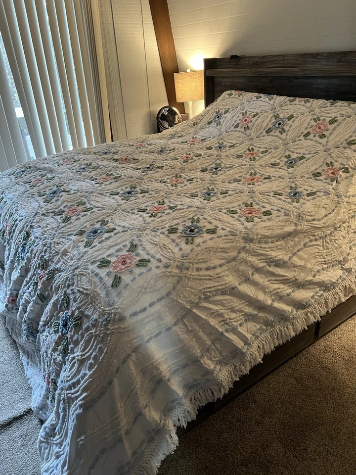 Chenille Bedspread King - Image 2 of 4