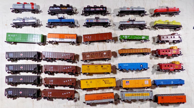 N Gauge FREIGHT CARS TANKERS & CABOOSES 35 Wagons Mixed Brands