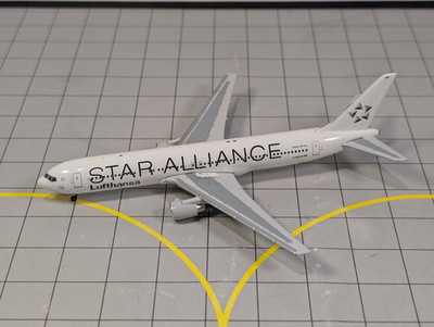 LUFTHANSA Star Alliance Boeing 767-300 Modell Maßstab 1:400 Big Bird 400 LESEN