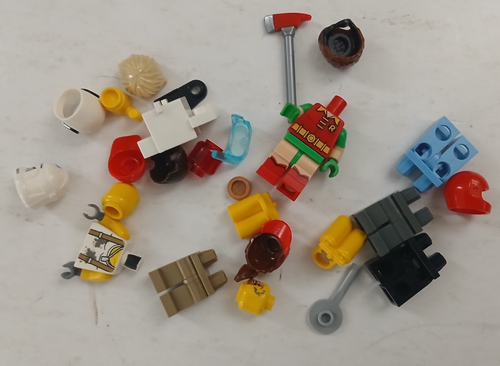 Legos Minifig and Accessories Lot - Minifigures