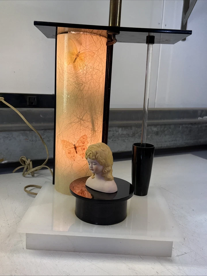 Lámpara MOSS años 50 niñas luces funciona spinner y niña Mcm acrílico motor giratorio Foto 2 de 4