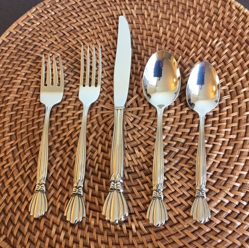 ONEIDA - ALEXIS - Deluxe - Stainless Flatware Silverware * CHOICE OF PIECES * - Picture 2 of 7