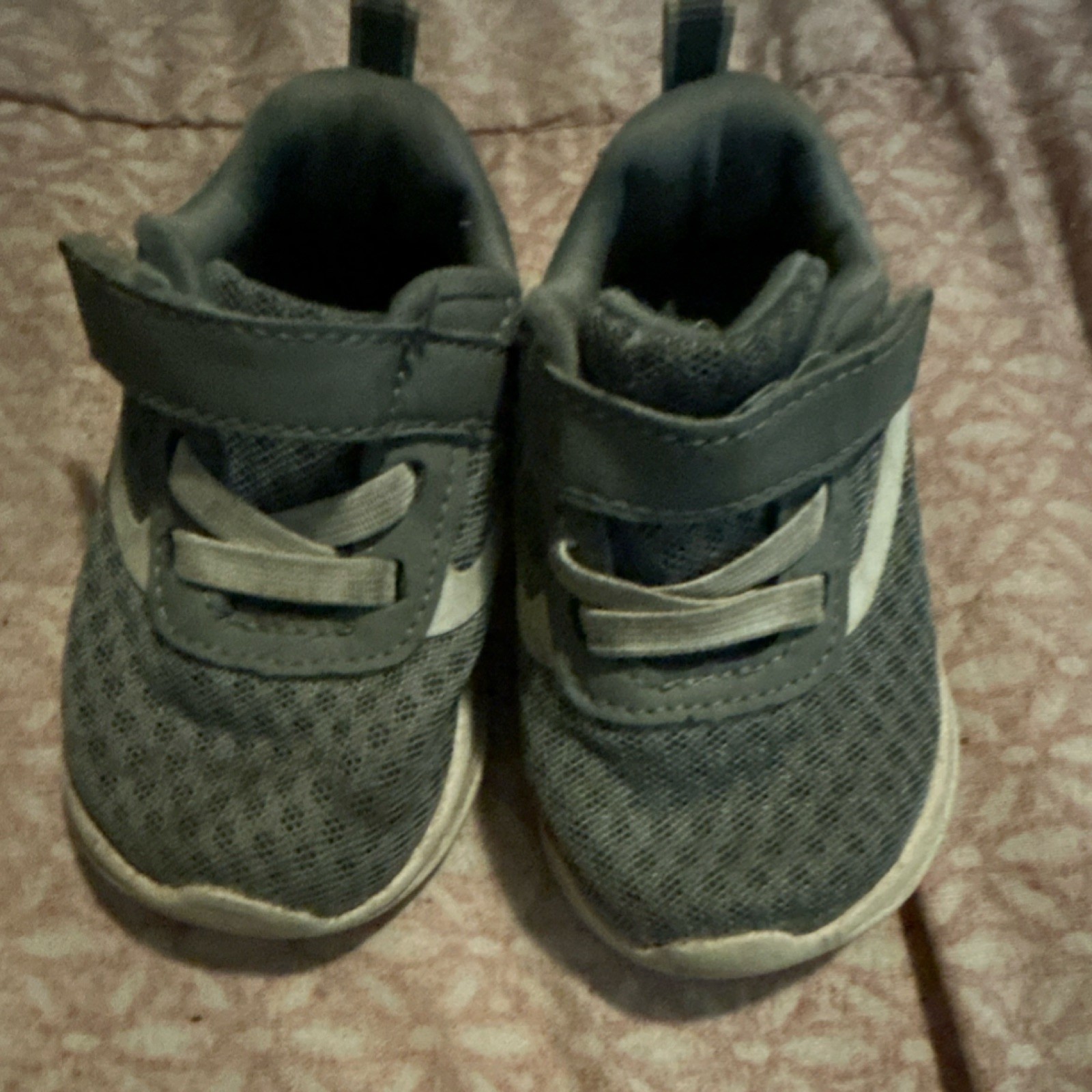 Gray White Mesh Hook & Loop Baby Athletic Sneakers Unisex Toddler Size 4