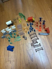 Cowboy And Indian Plastic Play Set  Vintage 70 Pieces (see Description)