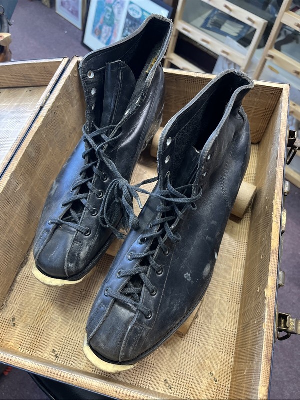Vintage Roller Skates - Black
