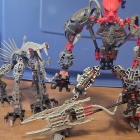 LEGO Bionicle Maxilos and Spinax set (Set #8924), 2007 (Missing Shoulder Peice)
