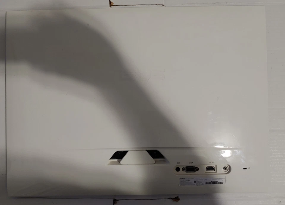 Asus 21.5" ML228H. 1920 x 1080. VGA/HDMI. Incluye adaptador de corriente. Foto 2 de 4