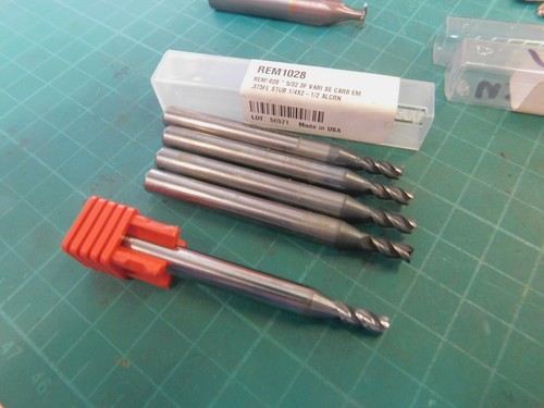 5 Redline Tools 5/32" SE 3 Flute ALCRN Coated End Mill REM1028 1 New 4 Used - 第 1/6 張圖片