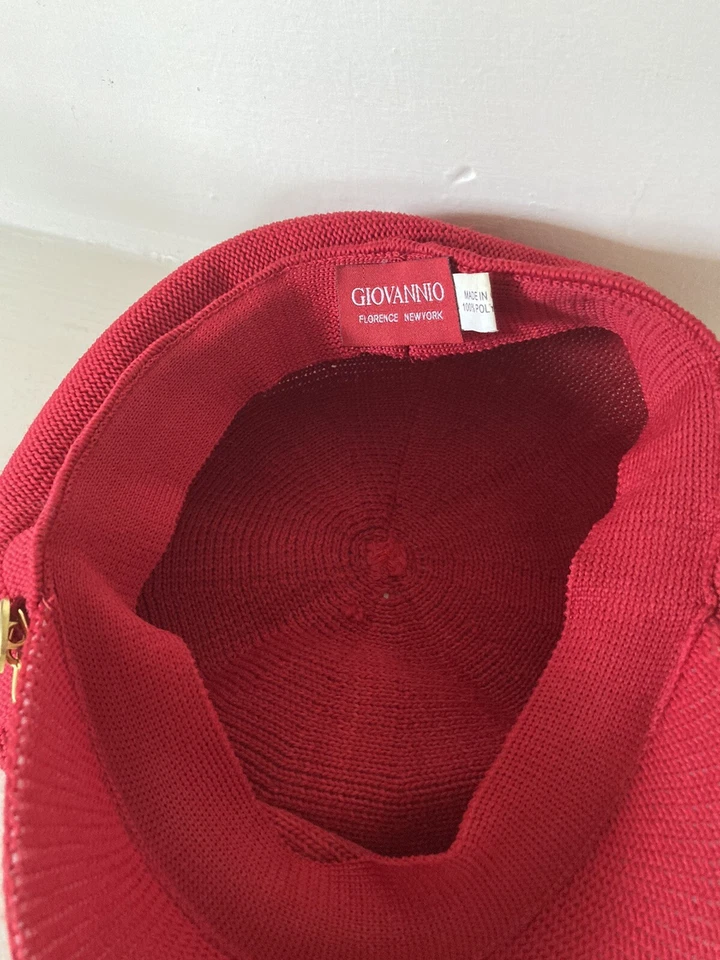 Giovannio Vtg Knit Billed Cap Hat Red London Mod Go Go Twiggie Gold Tone Chain - Image 3 of 4
