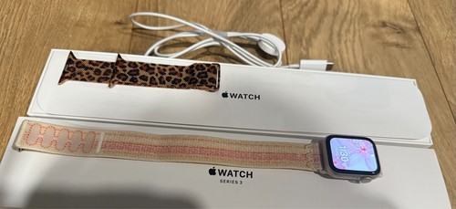 Apple Watch SE (2nd Generation) 40mm Aluminum Case with Sport Band - Starlight