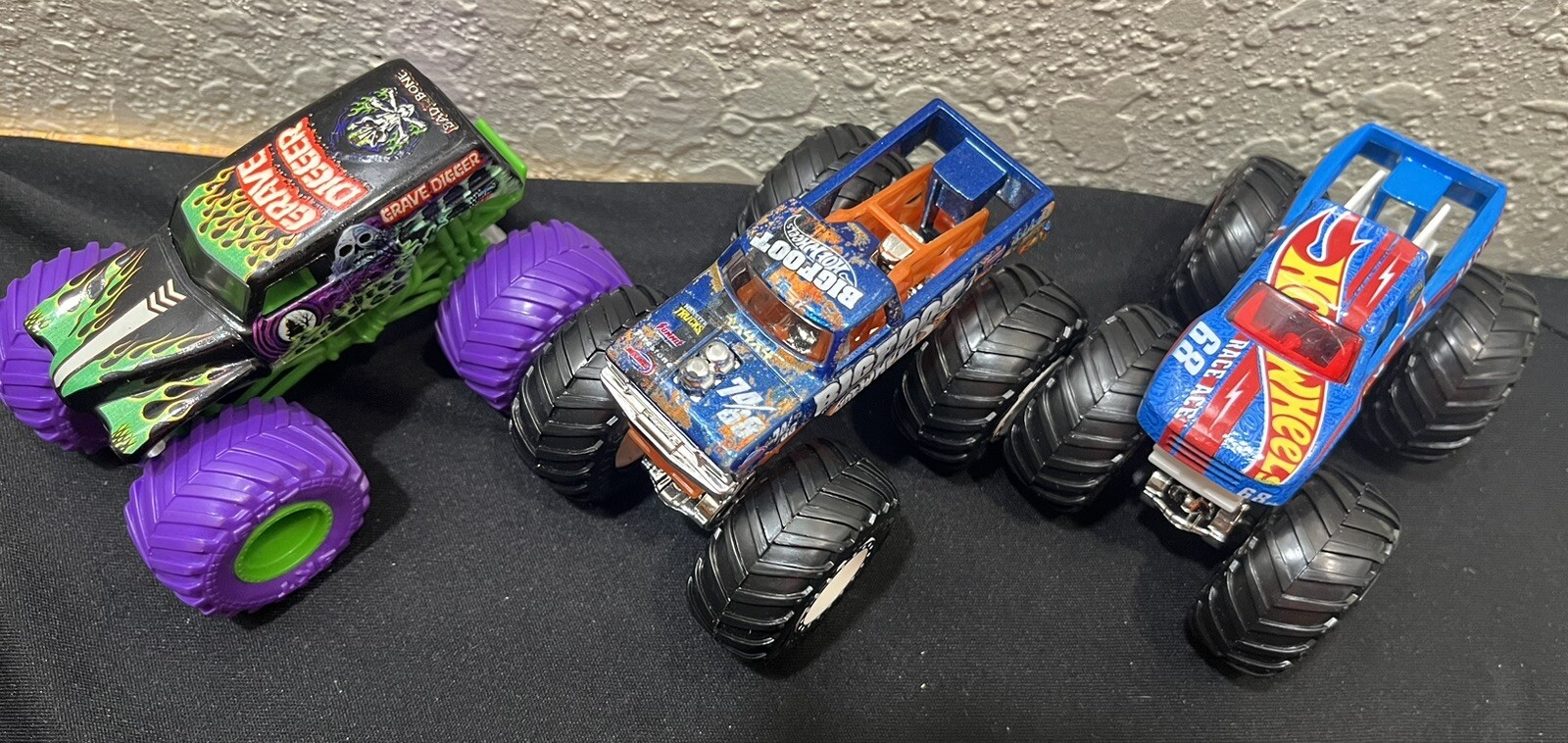 3PC Hot Wheels 3” MONSTER JAM TRUCK: Gravedigger, Bigfoot, Race Ace #68