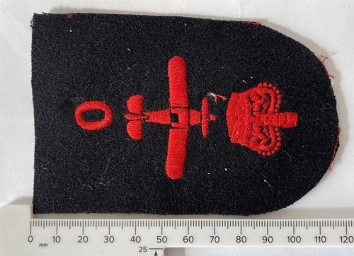 O Officers Royal Navy Red on Black Embroidered Branch Qualification Rank Patch - Picture 3 of 3