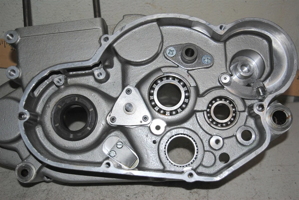 Husaberg FE FX 501E 400E 600E cárter lateral esquerdo da embreagem 220 047-01 97-00 - Imagem 3 de 4