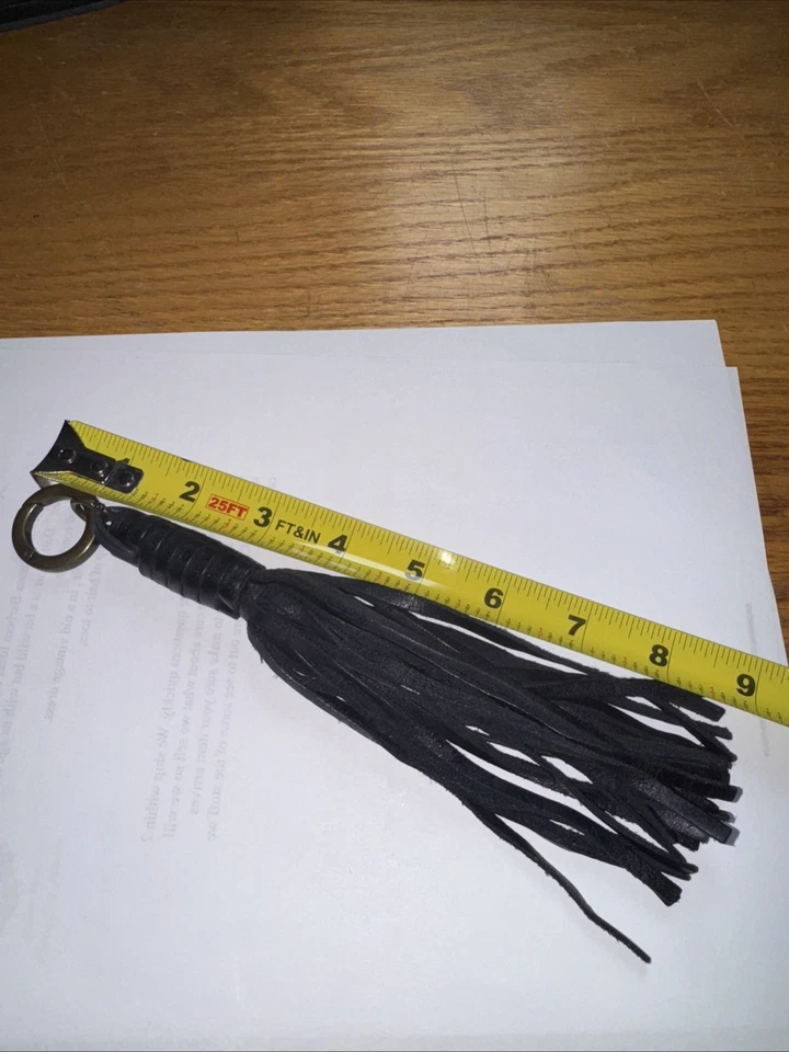 黑色皮革条纹鞭子摩托车钥匙扣 — 第 4/4 张图片