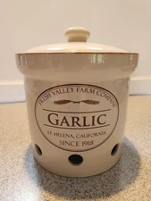 Chefs Fresh Valley Farm Company Stoneware Garlic Keeper W/lid - Gently Used
