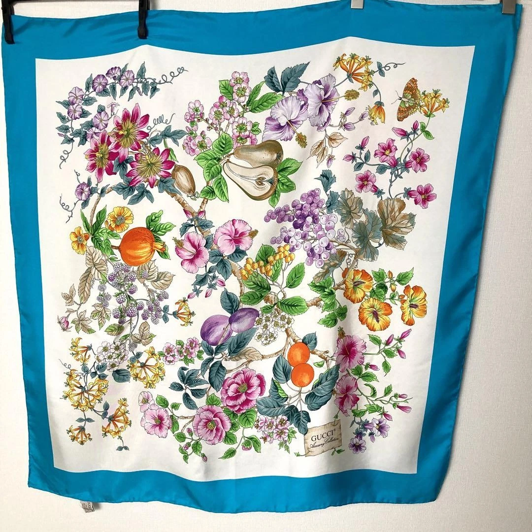 Gucci Acceco foulard en soie années 90 motif fleur papillon all over