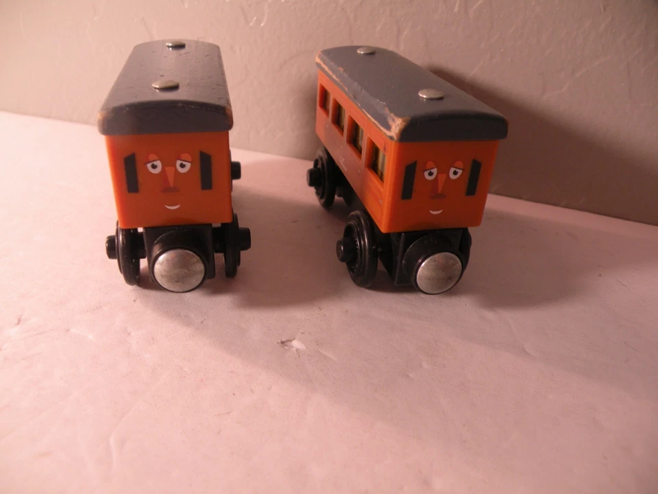 Thomas & Friends Ferrocarril de Madera Iluminar Revelar Annie Clarabel Foto 2 de 4