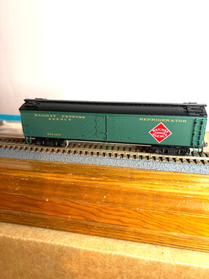 UNKNOWN #  R.E.A. 50' Round Roof Wood Express Reefer #REX1300  H.O. 1:87