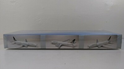 Minicraft Continental Airlines Boeing 777-200 1:144 Airplane Model