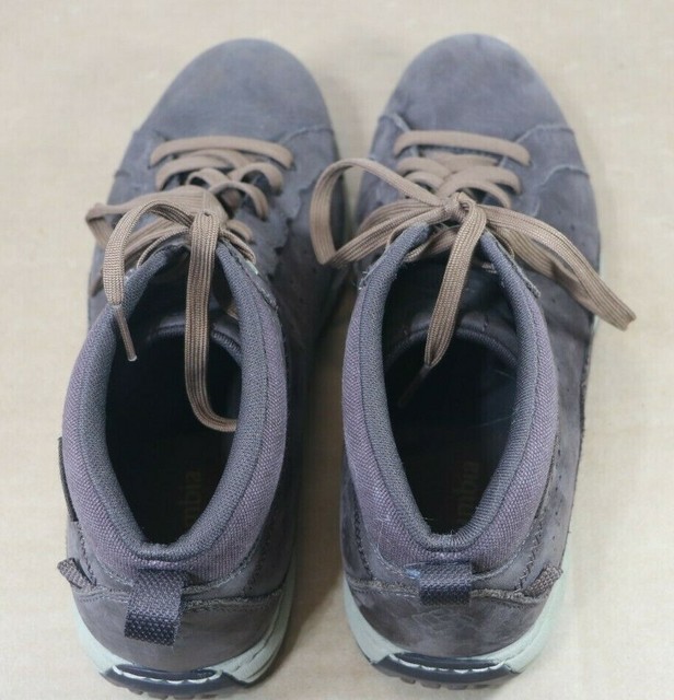 three passes chukka leather