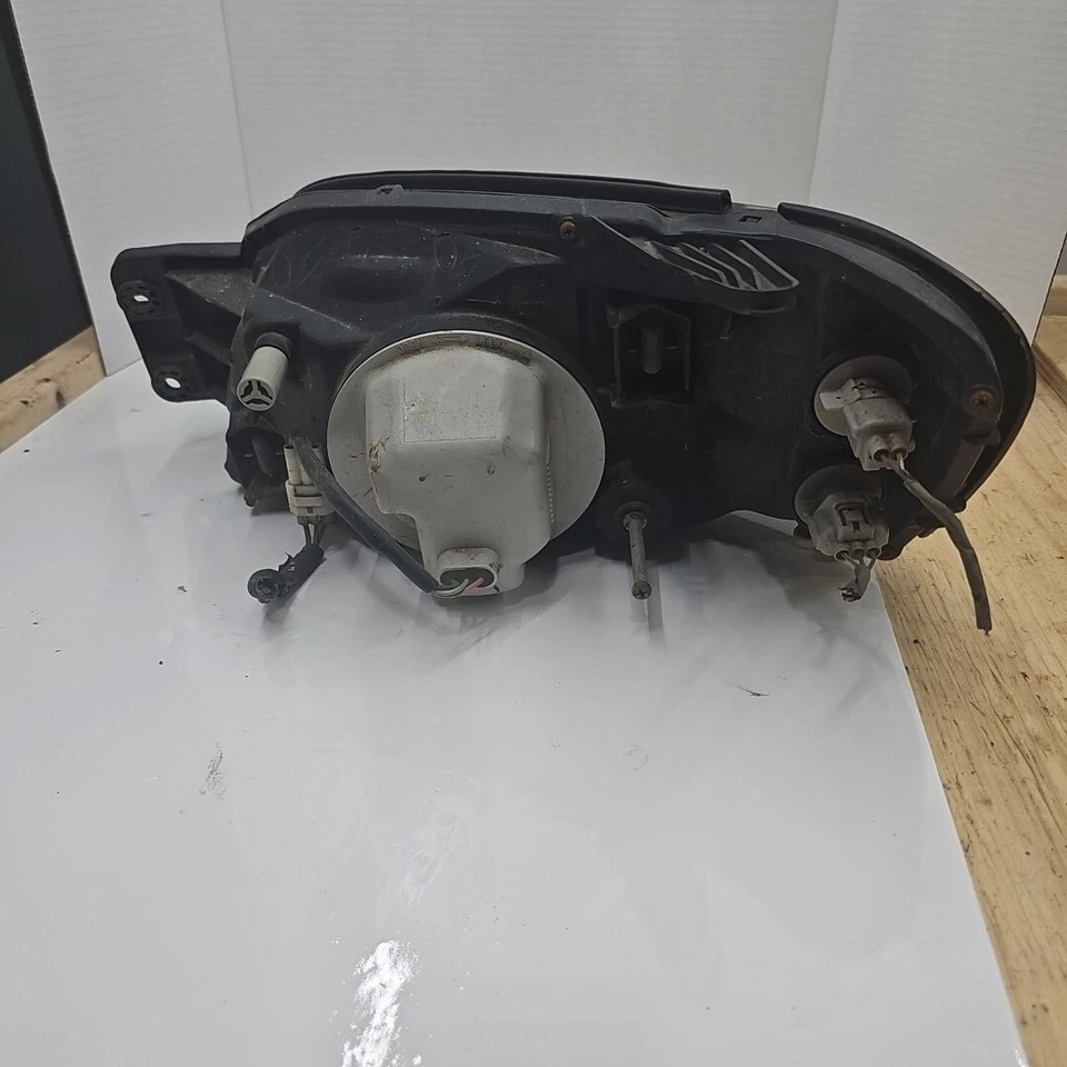2001 to 2004 Subaru Legacy Outback Right Passenger Rh Headlight Oem 2711P DG1 - Image 3 of 4