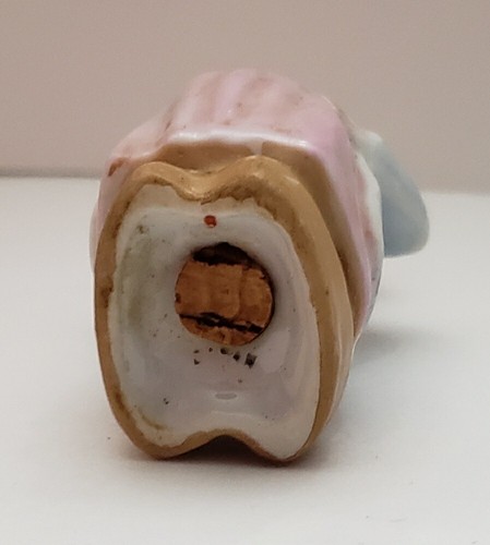 VINTAGE KISSING DUTCH GIRL SALT / PEPPER SHAKER ~ 3" - Picture 5 of 5