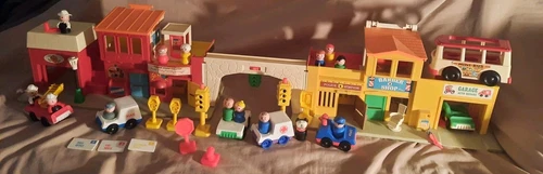 Vintage Fisher Price Play Family Village Main Street #997-1973 + Accessories