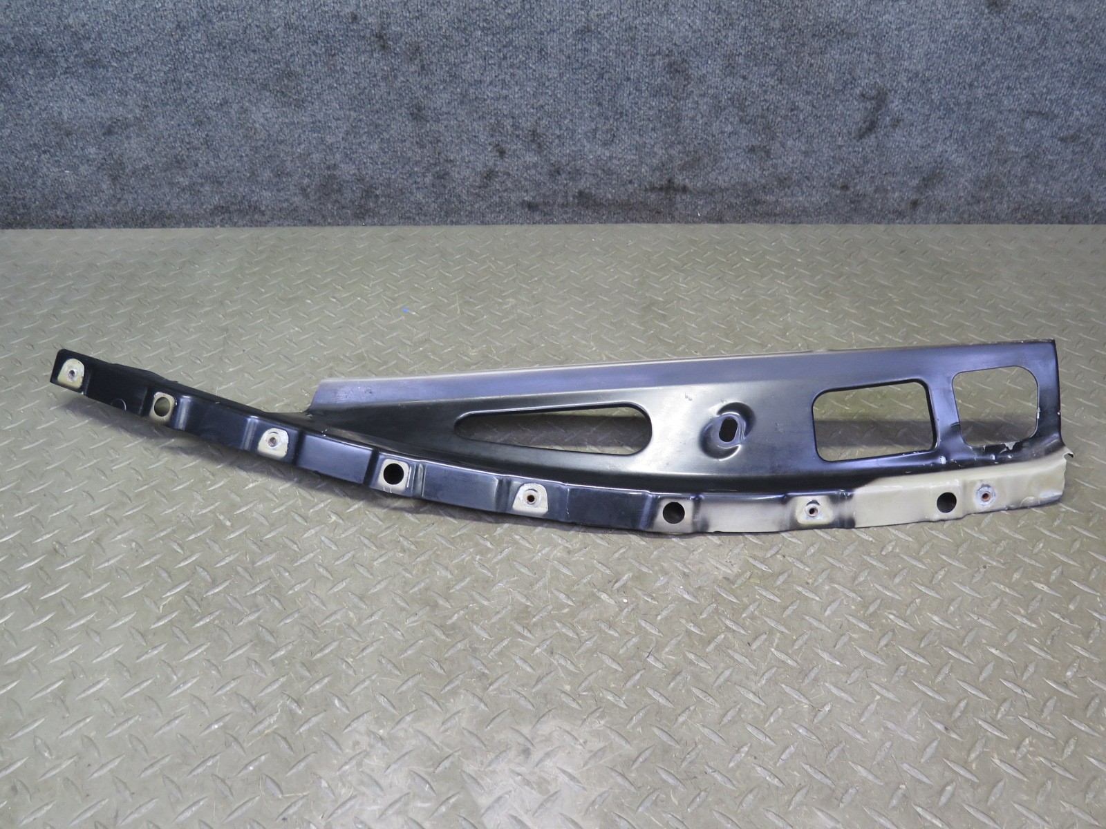 2008-2019 MASERATI GRANTURISMO M145 FRONT RIGHT FENDER MOUNT BRACKET SUPPORT
