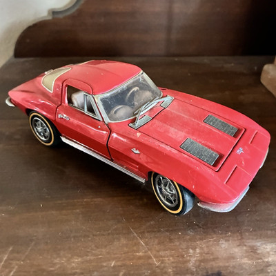 FRANKLIN MINT 1963 CHEVROLET CORVETTE STINGRAY 1/24 DIECAST RED/WHITE